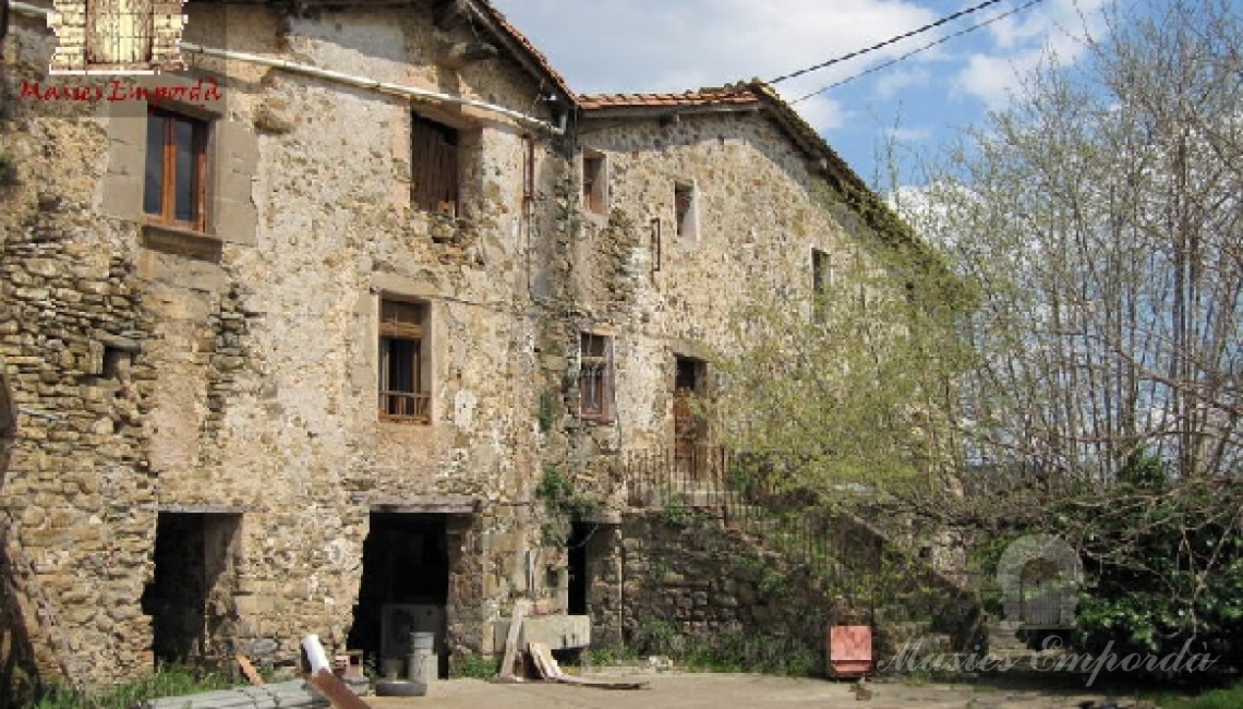 Fachada principal de la Masía