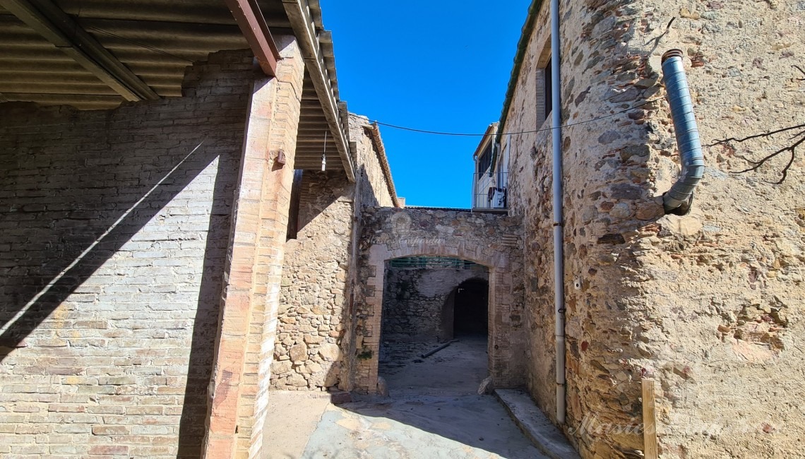 Entrada a pati de la casa