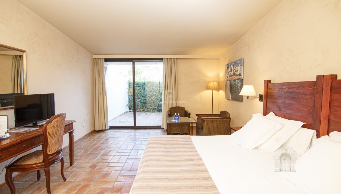 Una de les suite amb terrassa privada zona bungalous