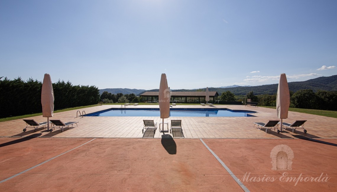 Vistes de la piscina orientada al sud