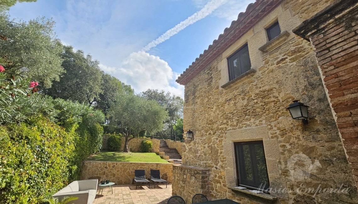 Terraza exterior junto a la cocina 