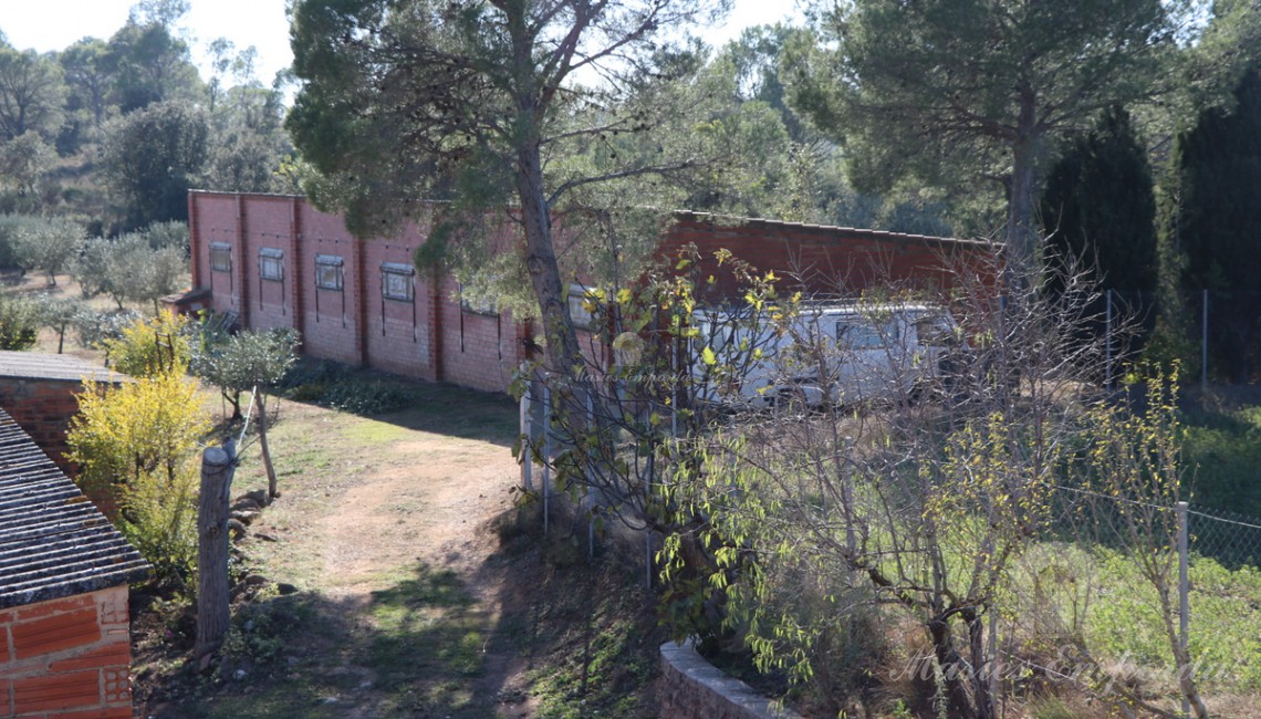 Vista de las naves de la finca