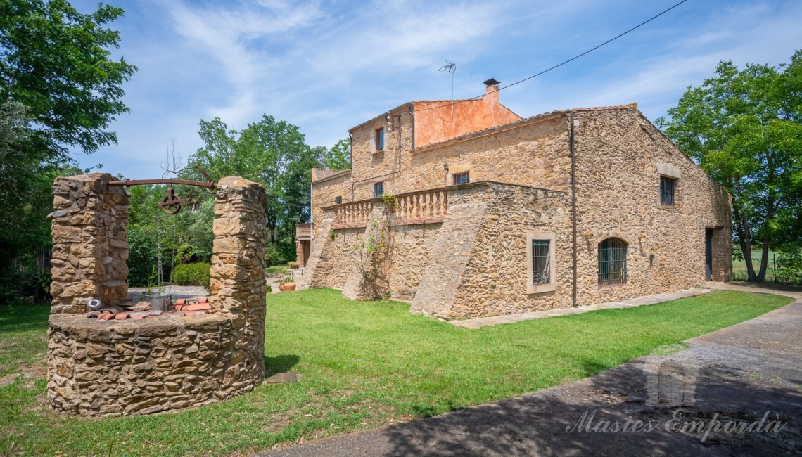 Vistes de la façana de la casa