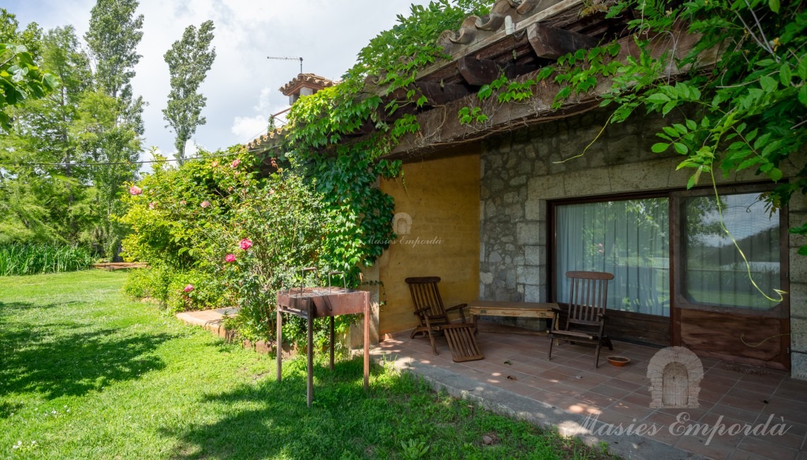 Una de les casa annexes a la masia