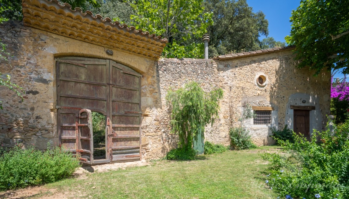  Puerta del jardín donde se accede al comino de Santiago