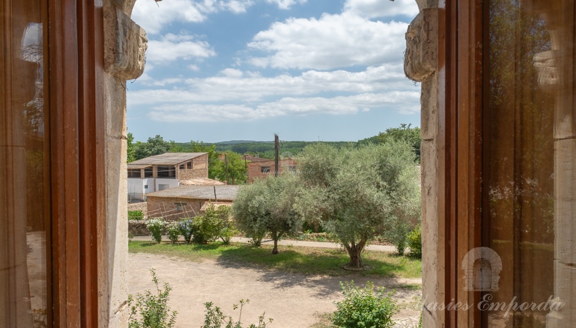 Ventana con vistas al valle