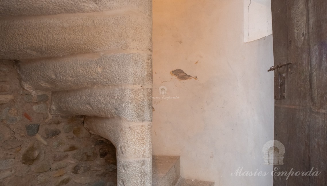 Escalera de acceso a la torre