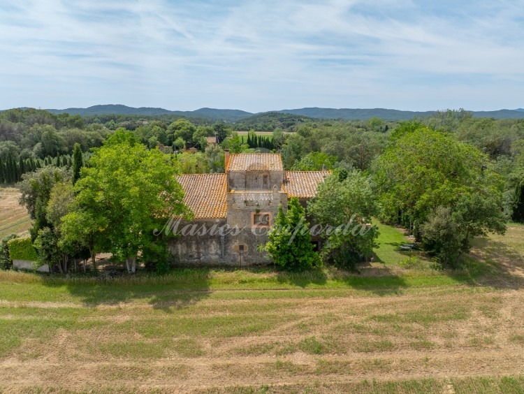 Vistes de la masia i la parcel·la