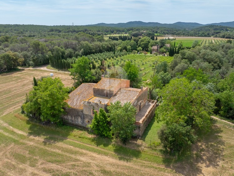 Vistes de la masia i la parcel·la