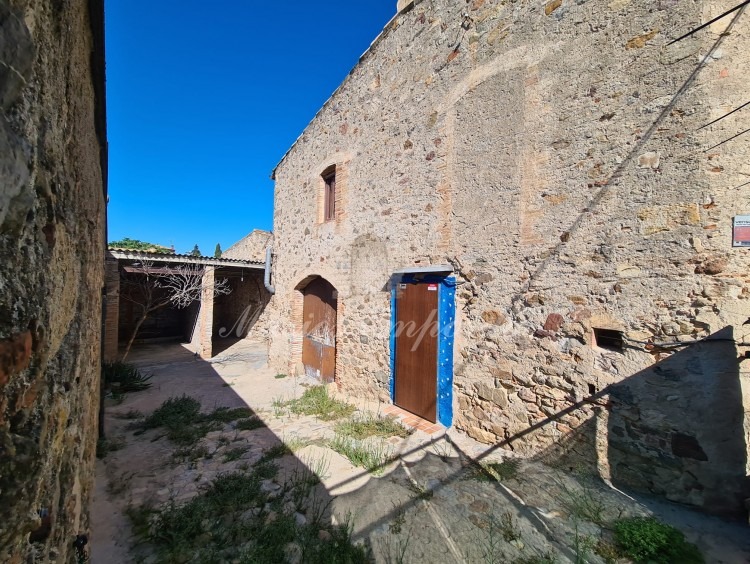 Entrada a pati de la casa